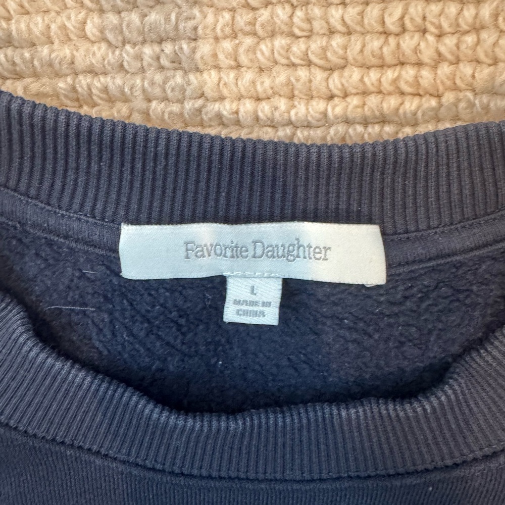 Favorite Daughter Sports Mom sweatshirt size L - Picture 3 of 8